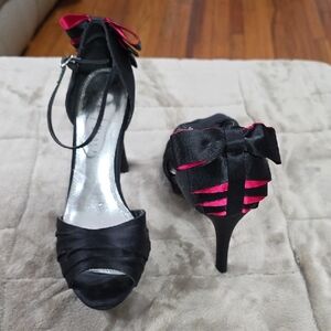 White House Black Market Womens Stiletto Heels Black W/Bow Sz 9 GUC **READ**